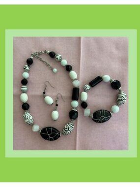 Premier Designs Vintage Black & White Necklace, Bracelet and Earrings Set